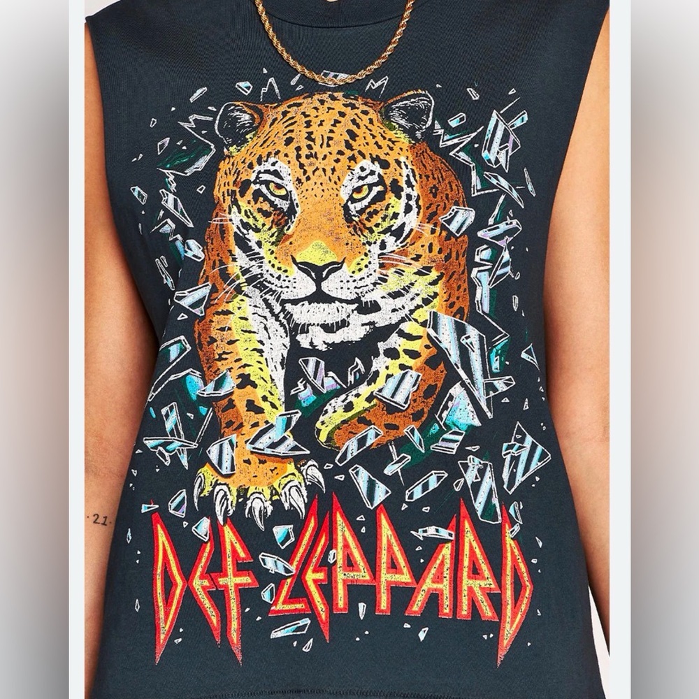 Daydreamer Def Leppard Leopard Graphic Tee Muscle Tank